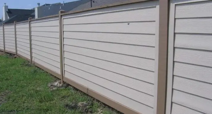 Fire-resistant fence