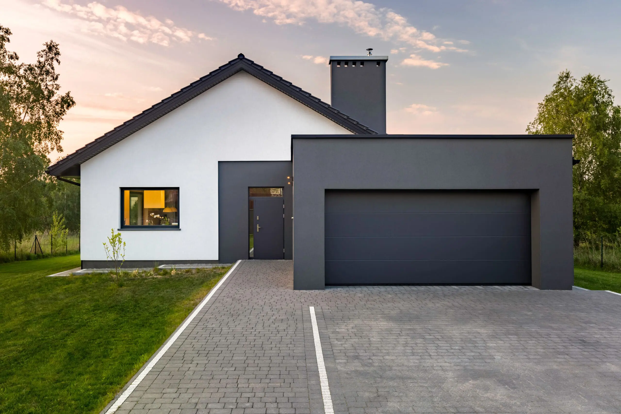 Modern,House,With,Garage,And,Green,Lawn,,Exterior,View